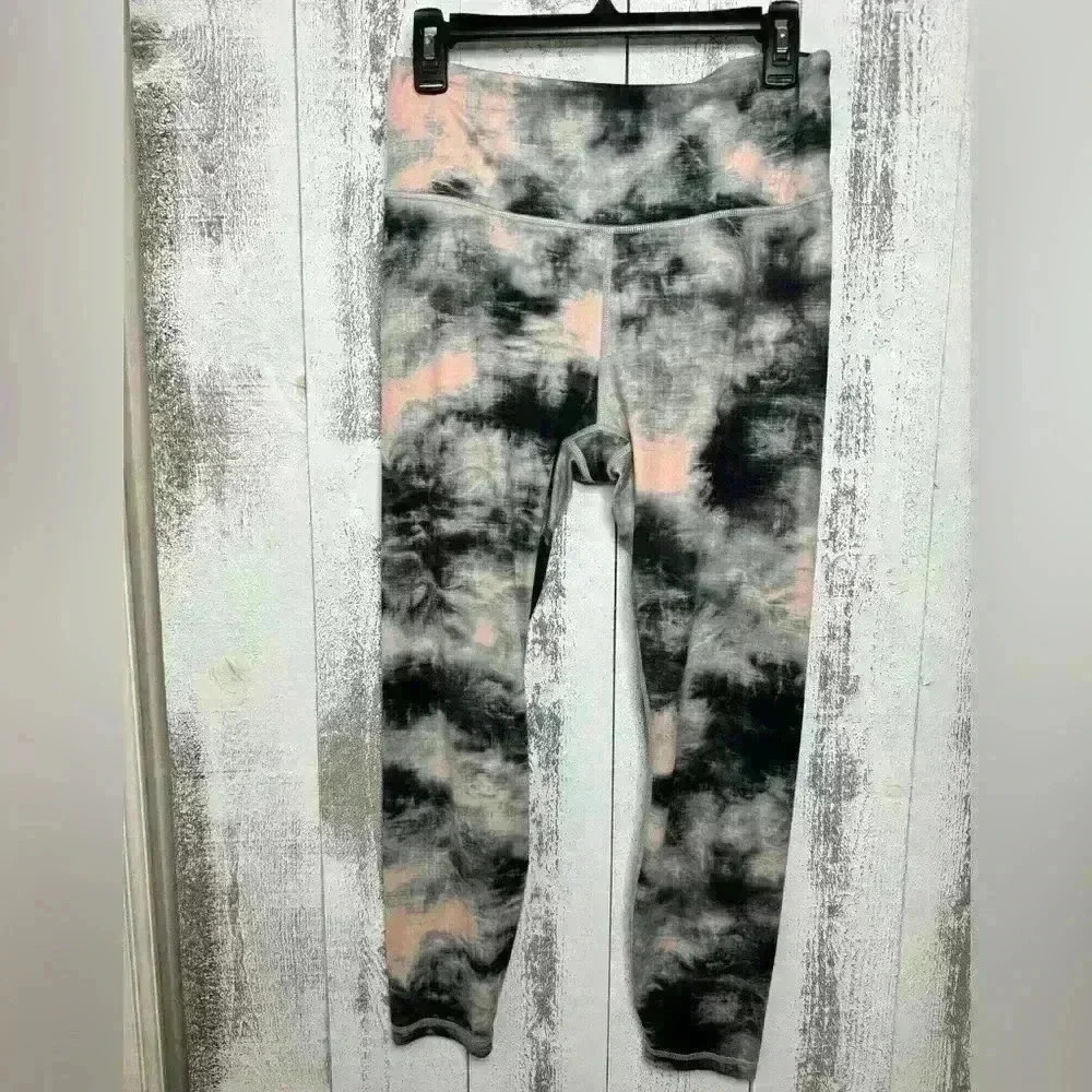Athleta 7/8 Elation Tights Ice Dye Orchid
Pink Tie Dye - Picture 2 of 5